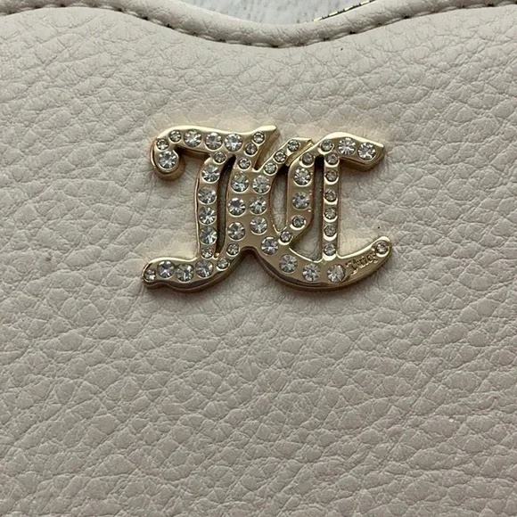 Juicy Couture Cream Heart Wristlet Coinpurse - Picture 3 of 9